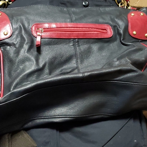 Gorgeous broken hearted leather bag - Picture 10 of 12